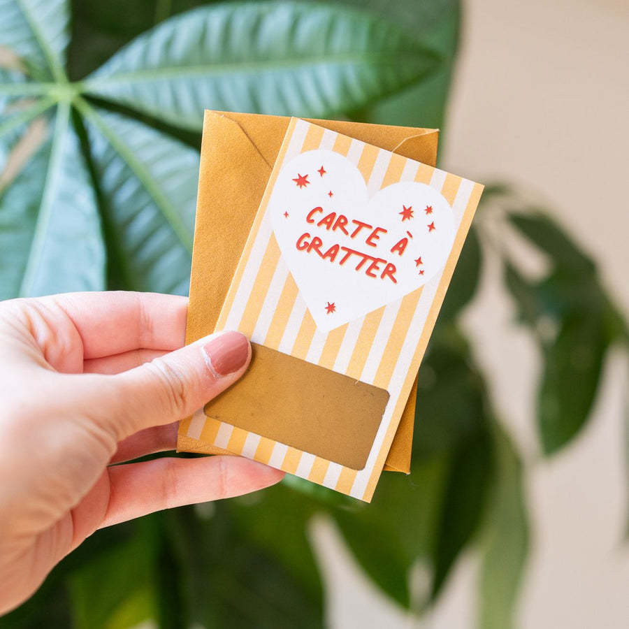 Carte à gratter avec message inspirant sur fond coloré