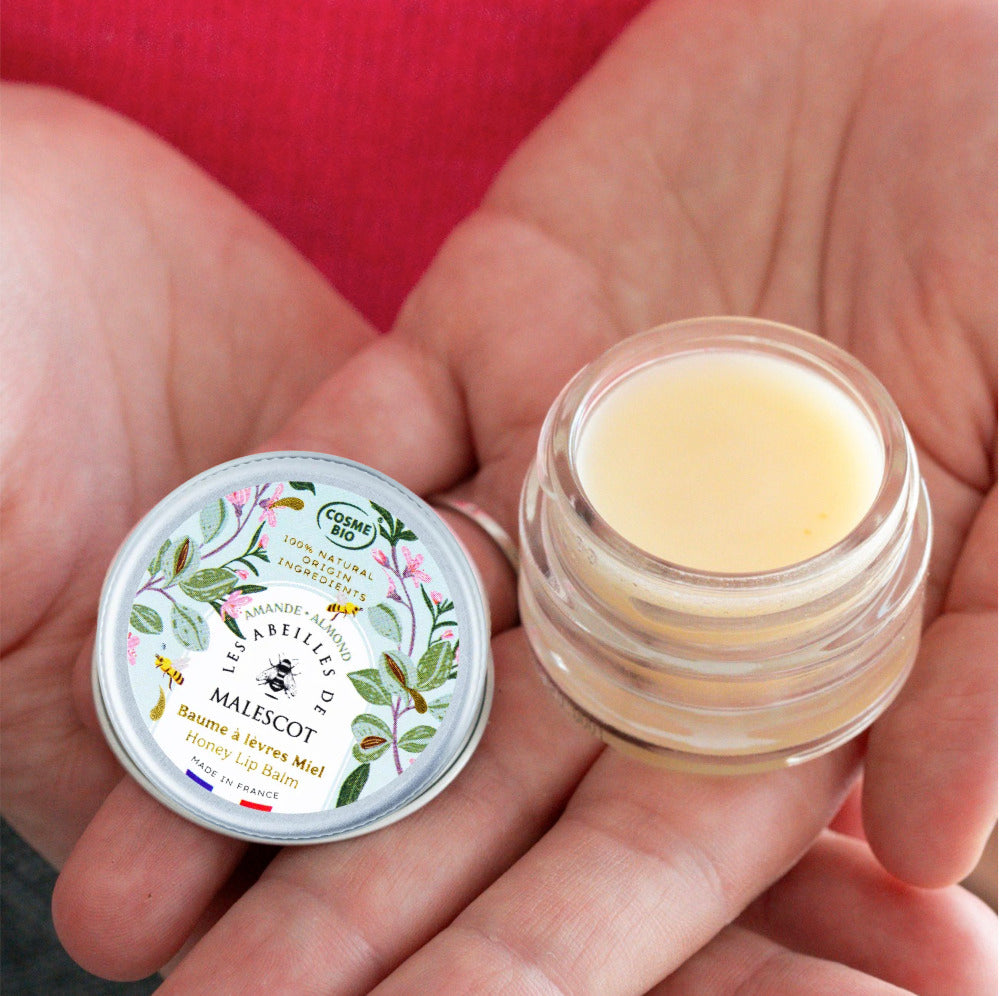 Baume à lèvres amande avec texture crémeuse et pot en verre
