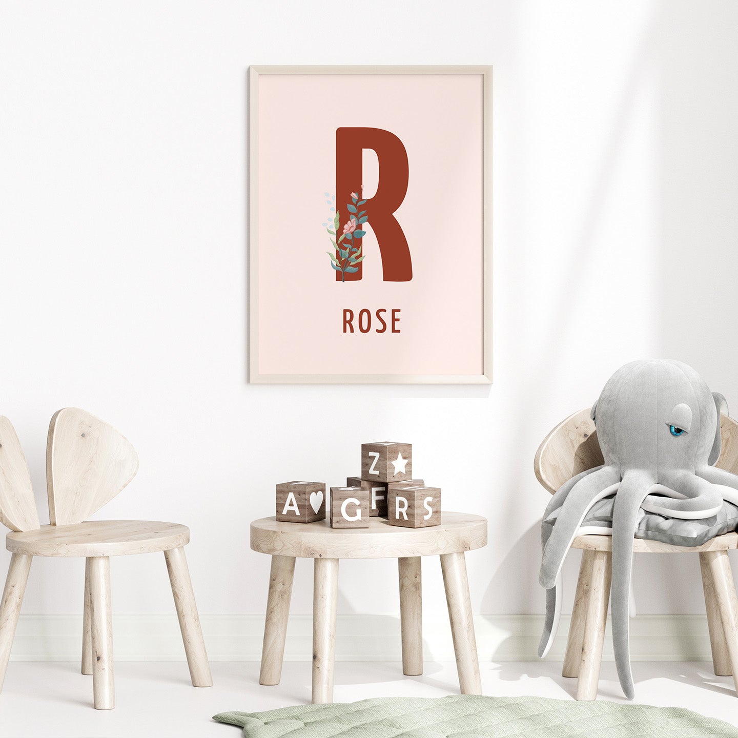 Affiche personnalisée avec initiale et prénom en typographie élégante.