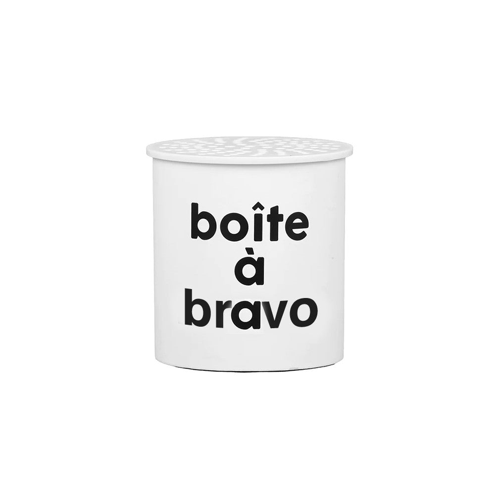 Boîte à bravo avec motif coloré et texture lisse.