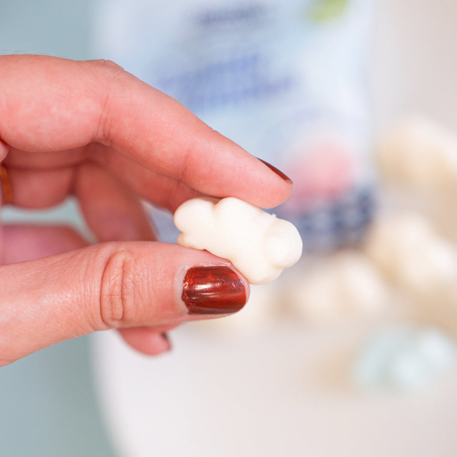 Trois sachets de guimauves en forme de nuage, vue de face.