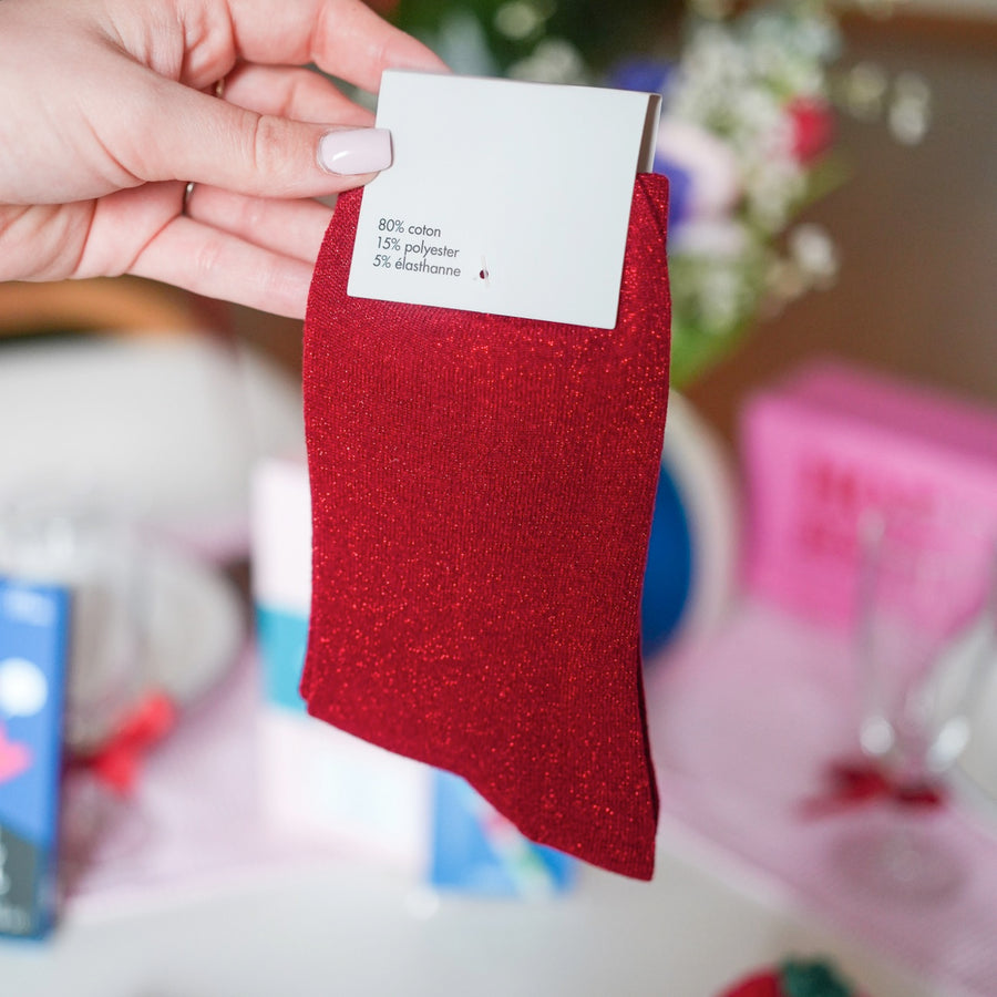 Chaussettes rouges pailletées avec inscription 'Amour Toujours'