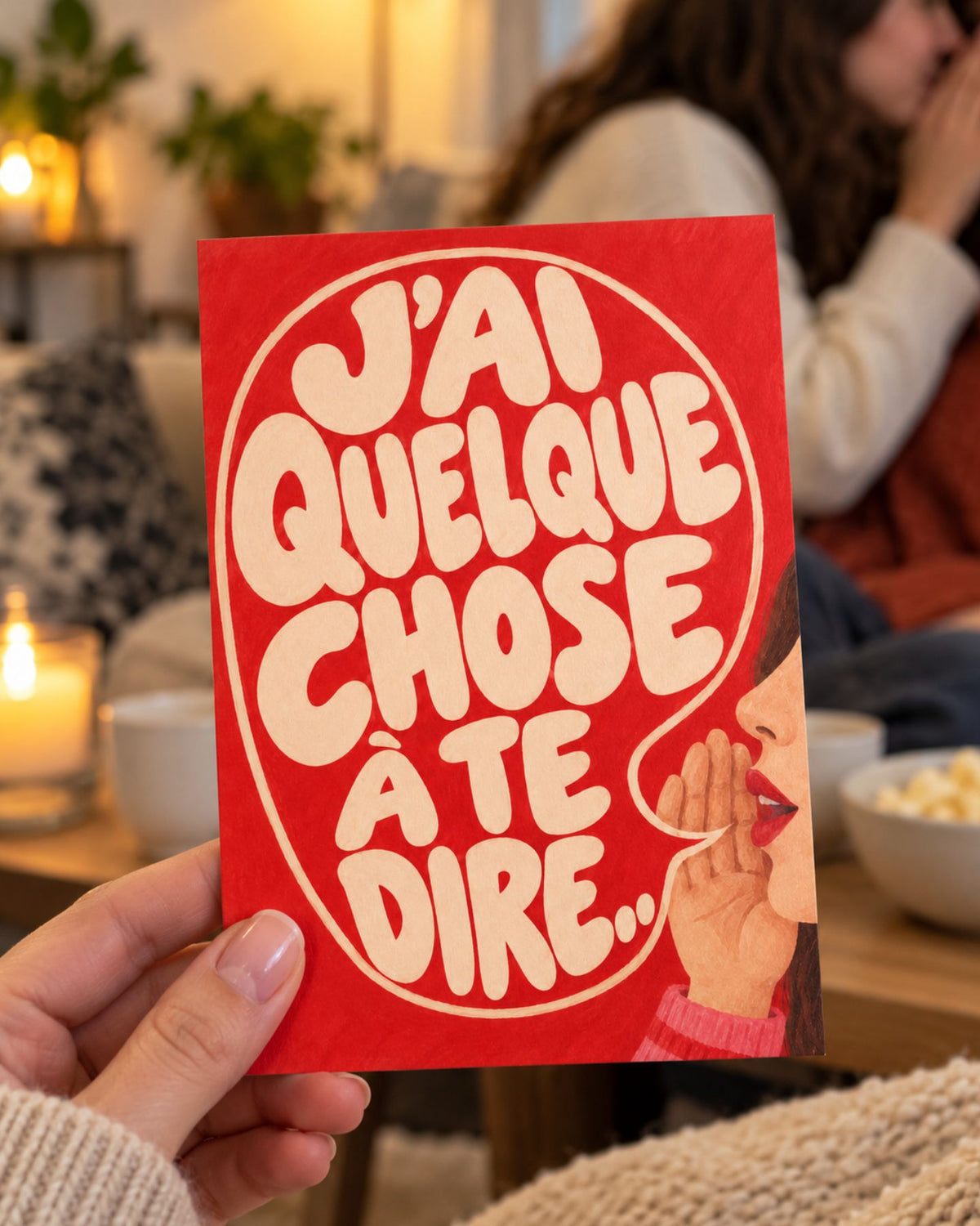 Carte rouge « J’ai quelque chose à te dire » aux lettres crème arrondies