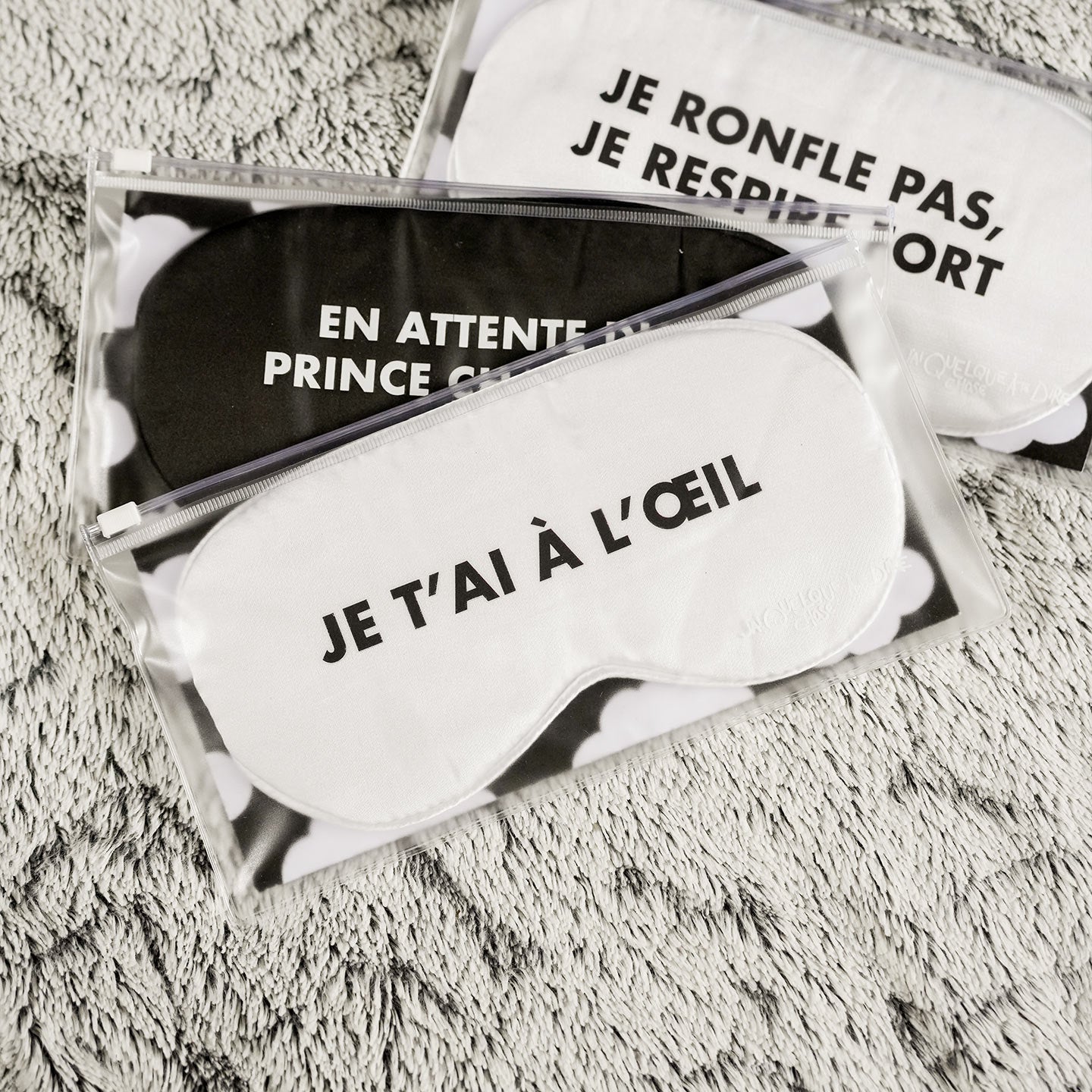 Masque de nuit avec message amusant, texture douce et confortable.