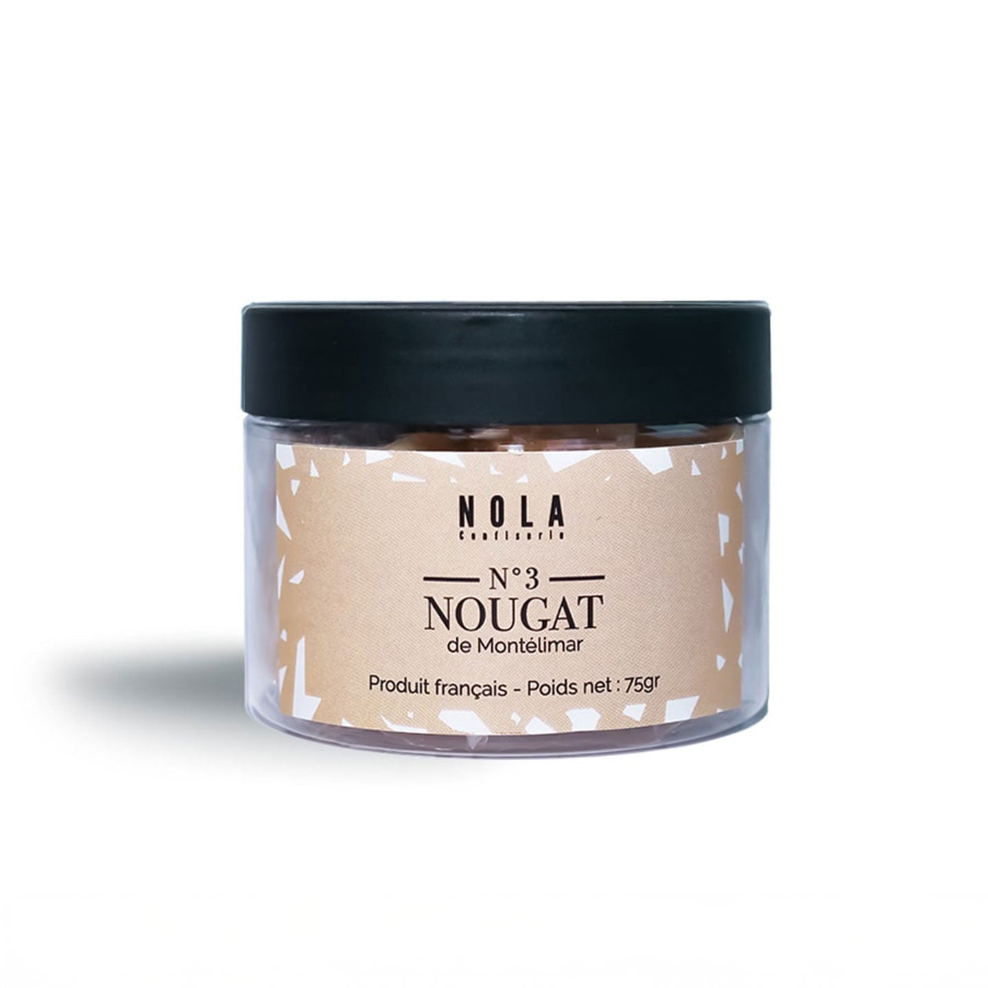 Nougat de Montélimar avec amandes visibles et texture moelleuse.