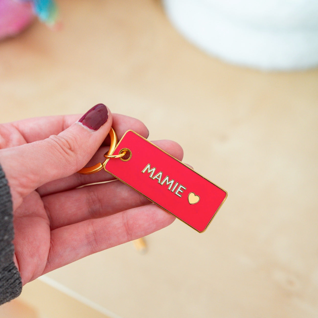 Porte-clé Mamie avec lunettes et cœur, vue de face.