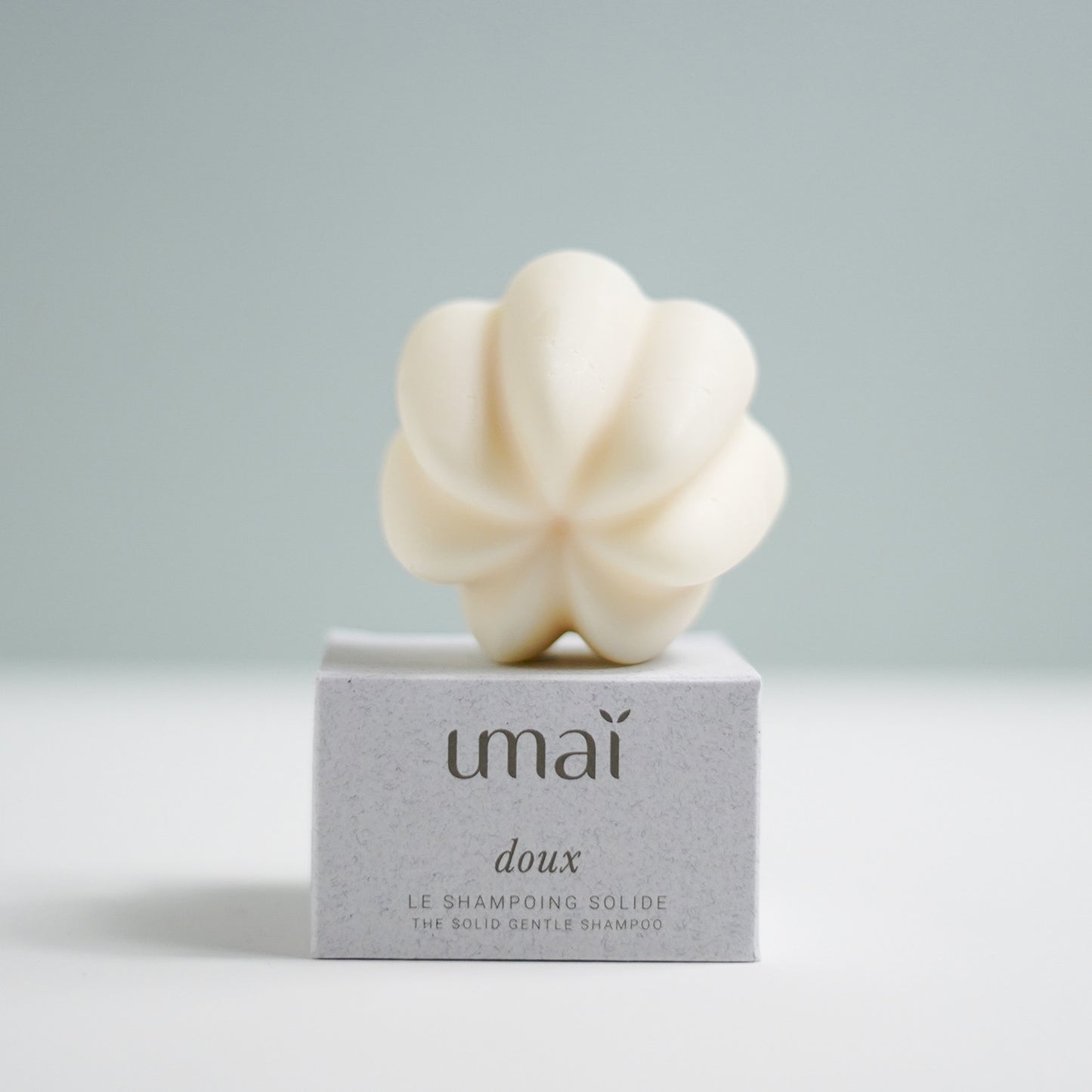 Mild solid shampoo