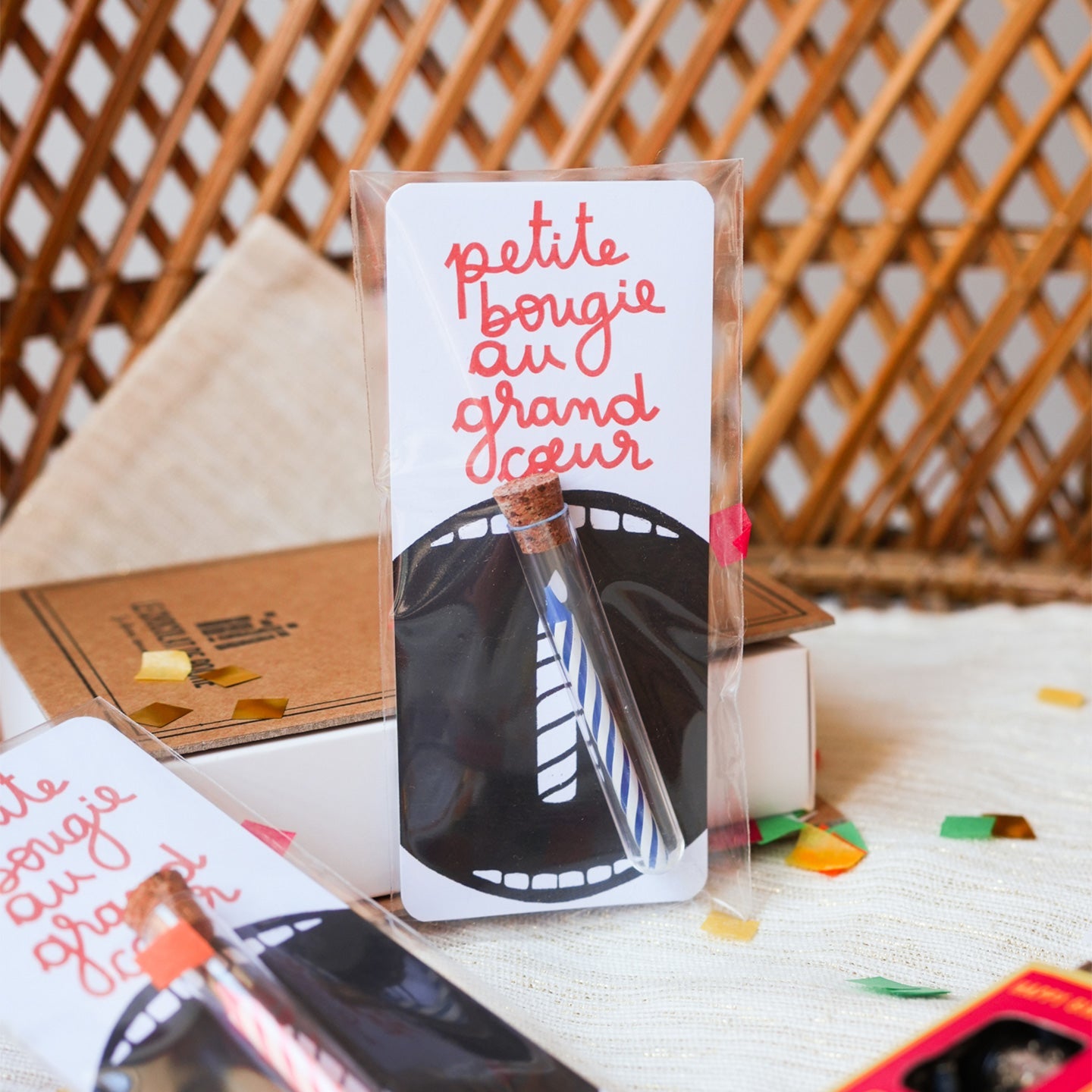 Bougie colorée dans un tube à essai transparent