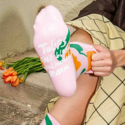 Chaussettes tulipes avec motif floral coloré sur fond clair