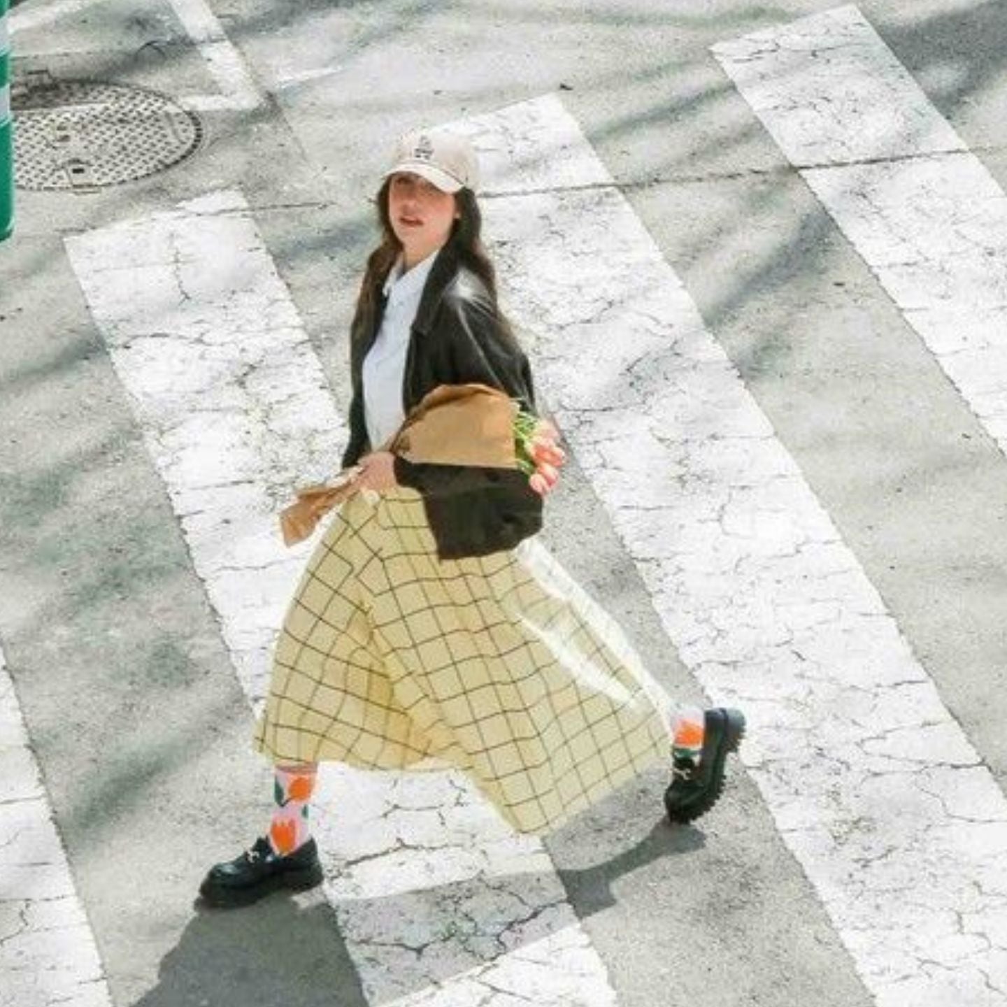 Chaussettes tulipes avec motif floral coloré en gros plan