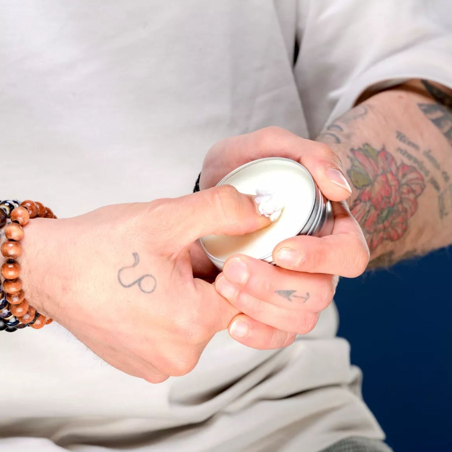 Baume à barbe bio Sapiens avec texture crémeuse en gros plan