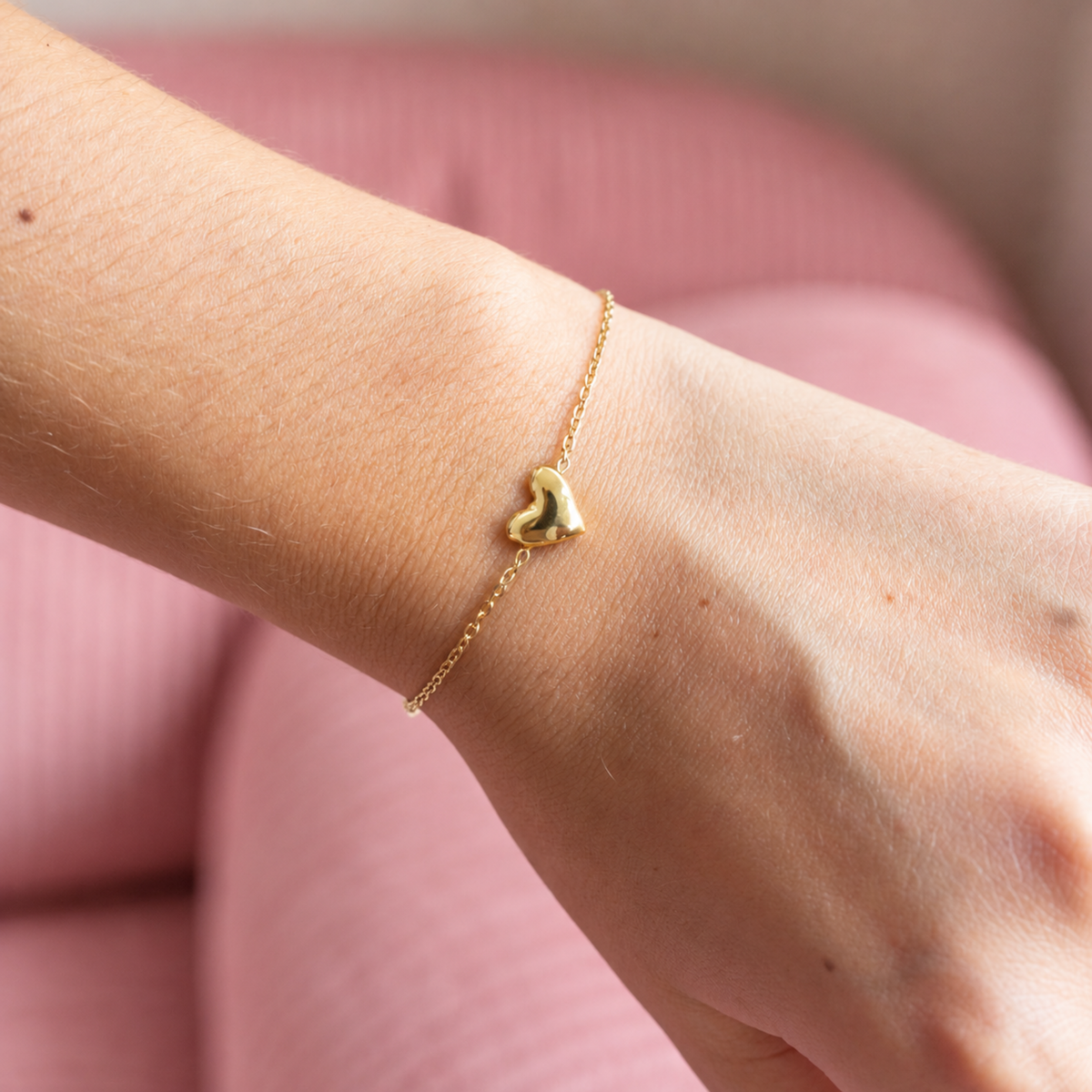 Bracelet en acier inoxydable avec cœur martelé au centre