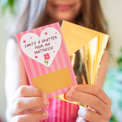 Carte à gratter colorée avec motifs d'étoiles et de fleurs