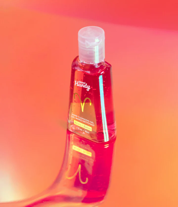 Gel pour les mains avec motif Bélier sur fond clair.