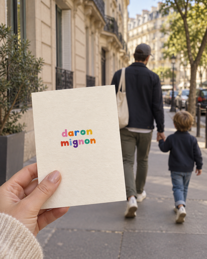 Carte colorée avec illustration de papa mignon et message doux
