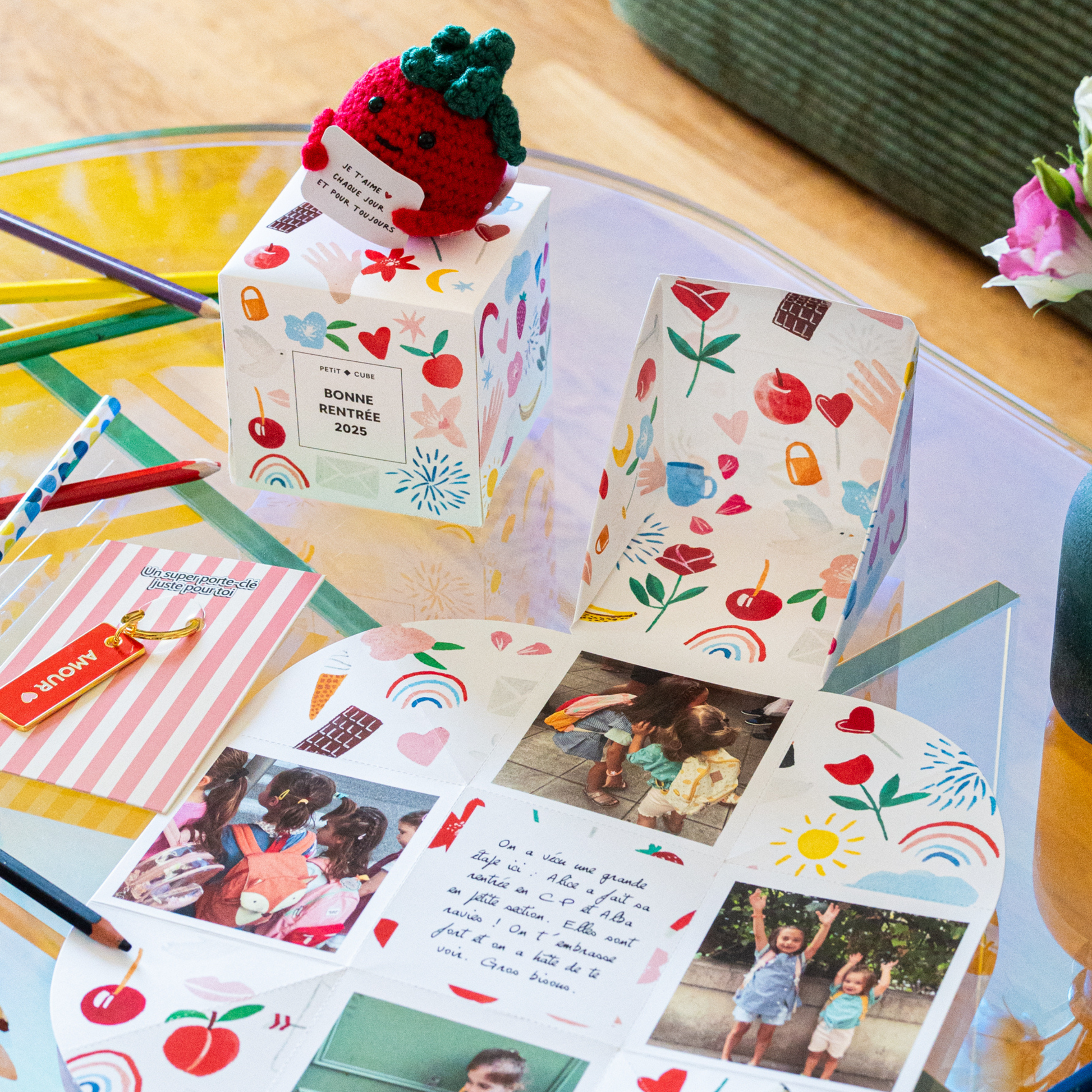 Petit Cube avec motif coloré et design innovant