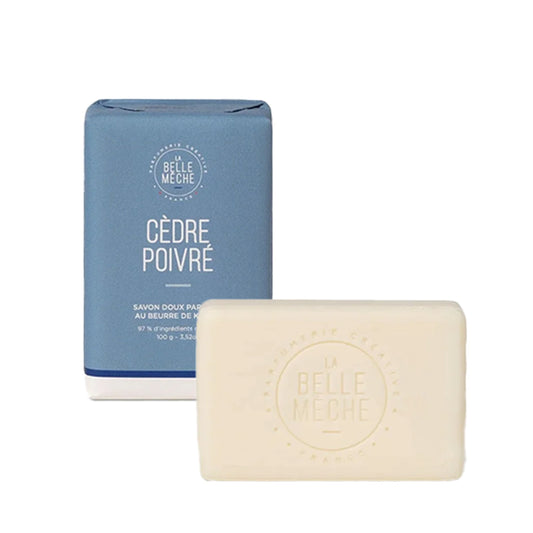 Savon au cèdre poivré avec texture marbrée et angles arrondis
