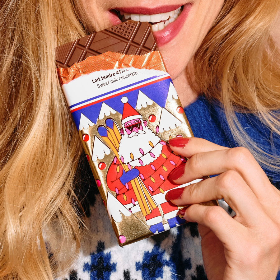 Tablette de chocolat au lait avec motif de Père Noël en ski