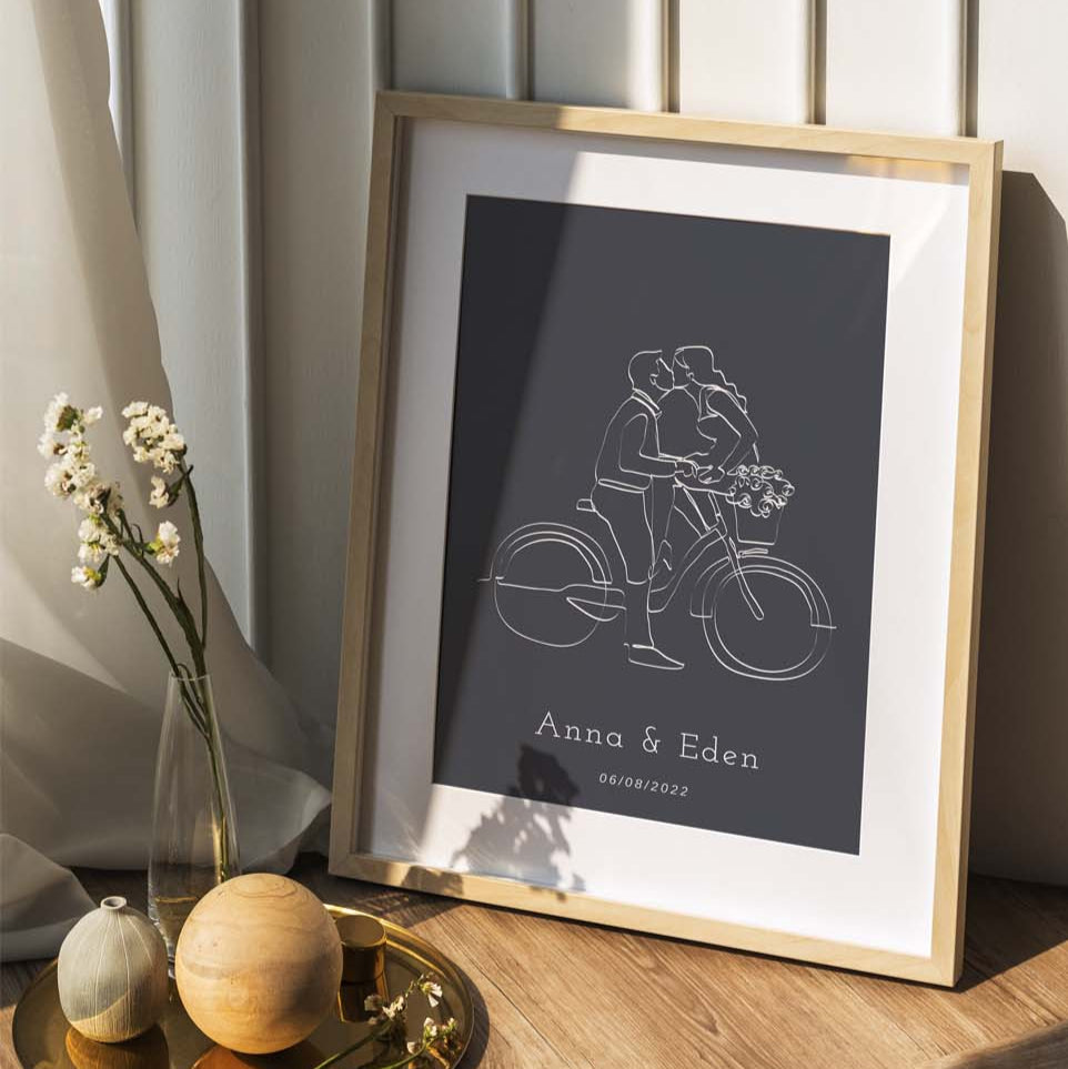 Affiche personnalisée d'un couple à vélo, style illustré