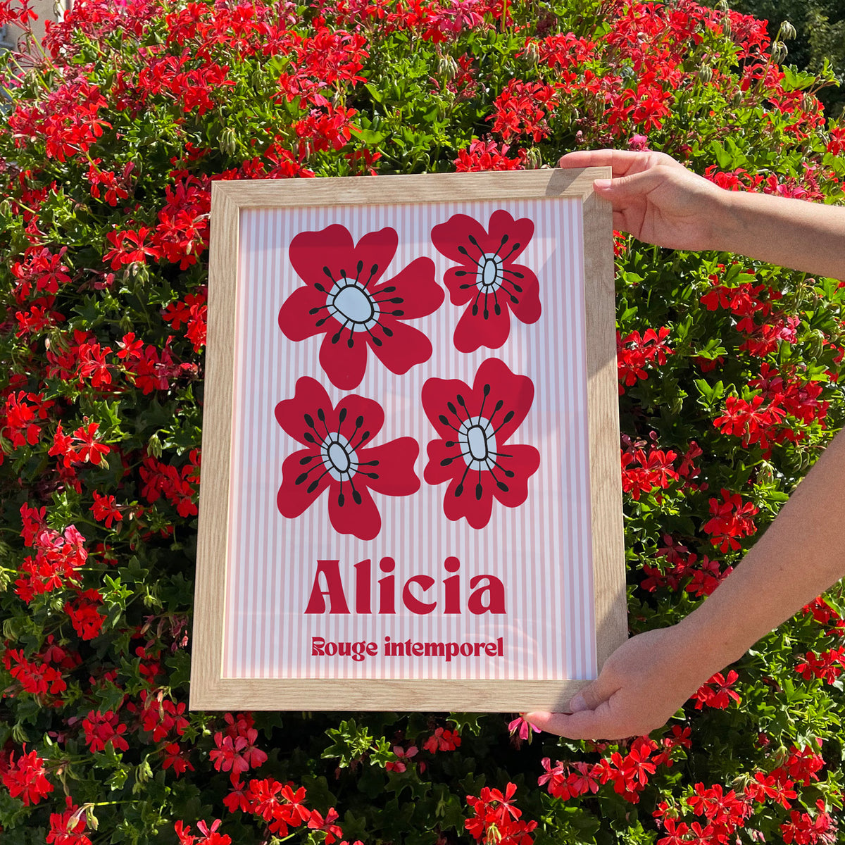 Affiche coquelicots avec pétales rouges sur fond clair