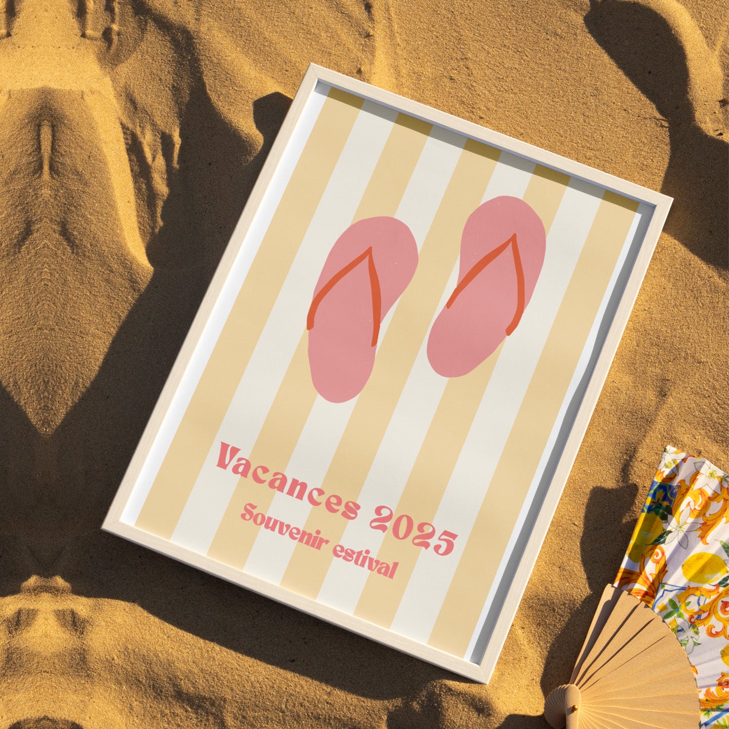 Affiche colorée de tongs sur fond blanc, style estival