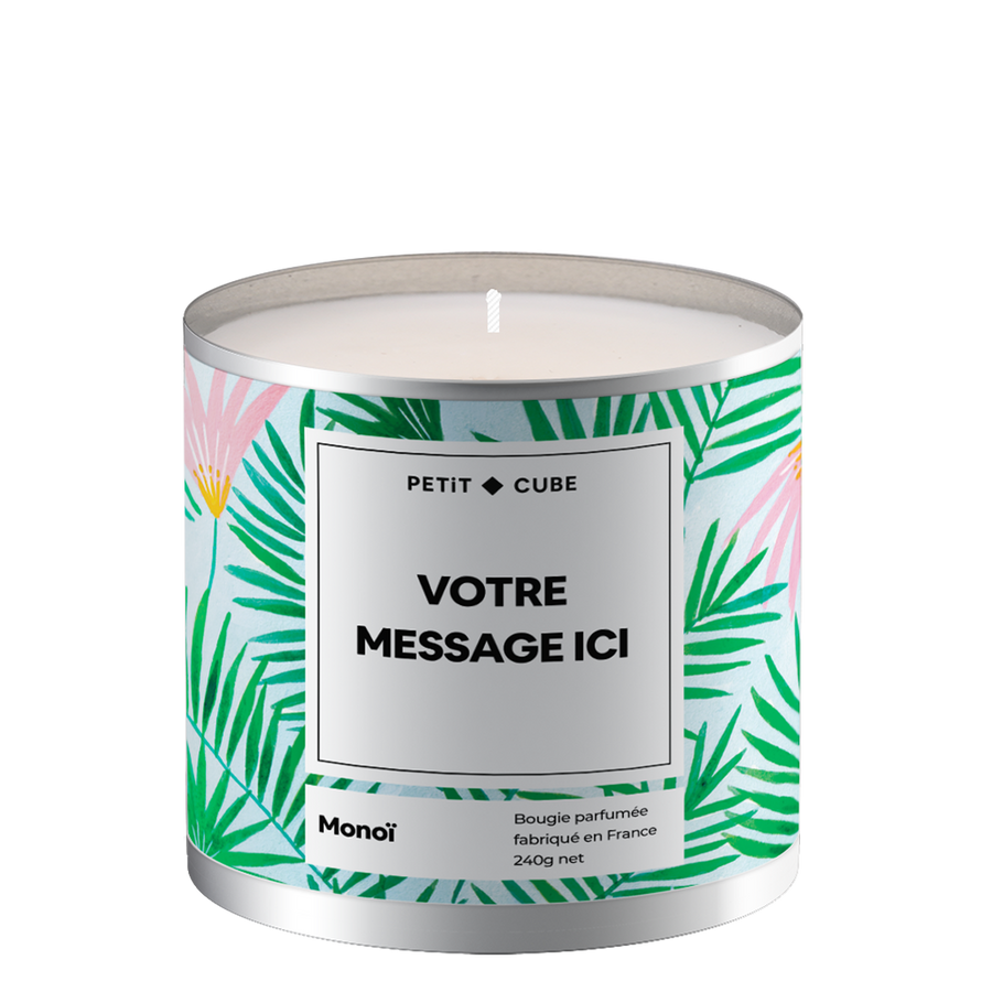 Bougie personnalisée avec motif floral sur la surface.