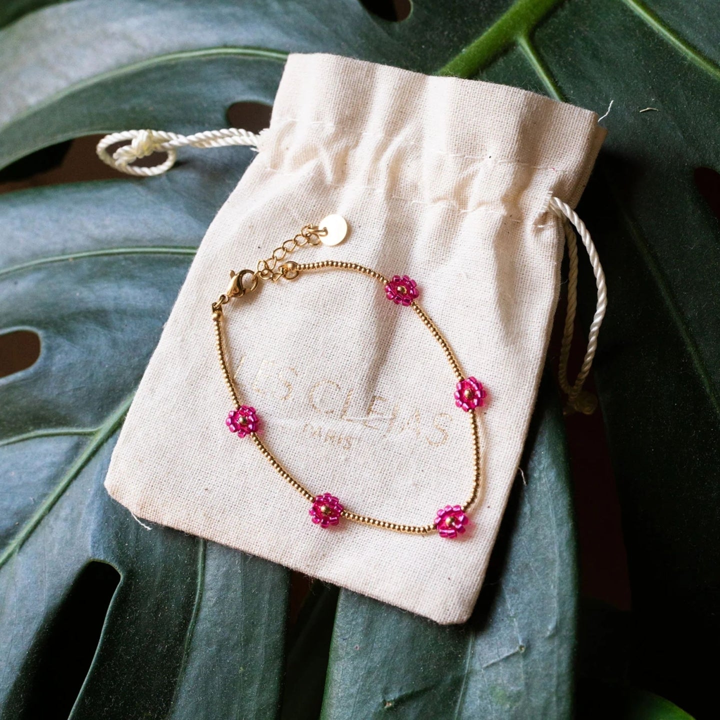 Bracelet en acier inoxydable avec marguerites fuchsia et dorées