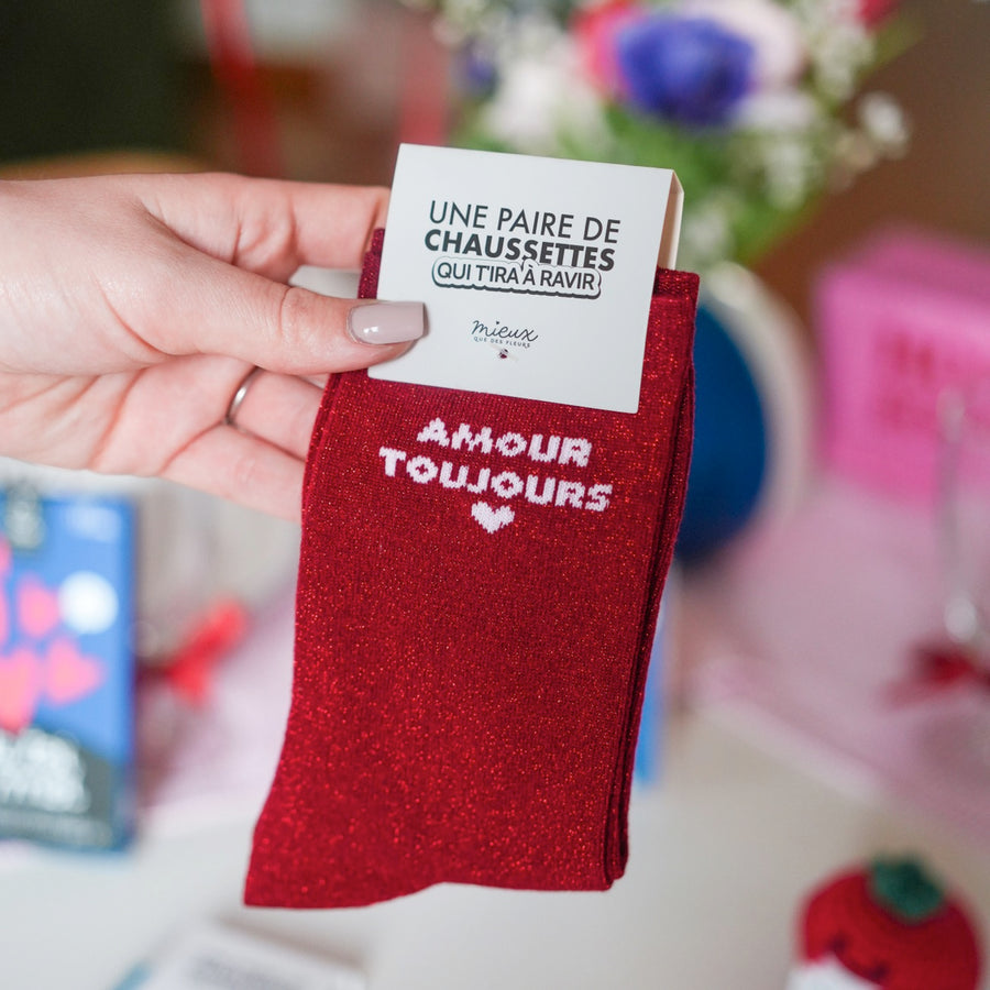 Chaussettes rouges pailletées avec inscription 'Amour Toujours'