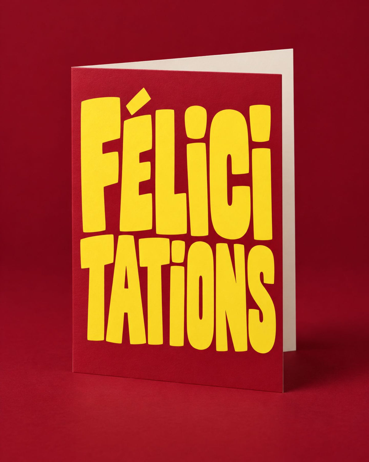 Carte vintage de félicitations avec motifs floraux