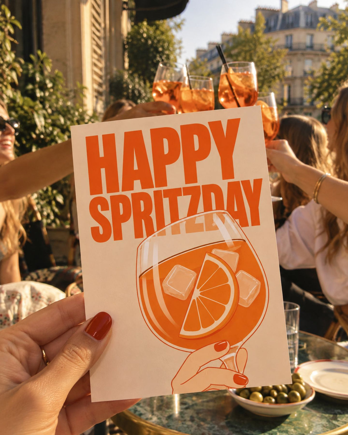 Carte d'anniversaire avec motif festif et verre de Spritz
