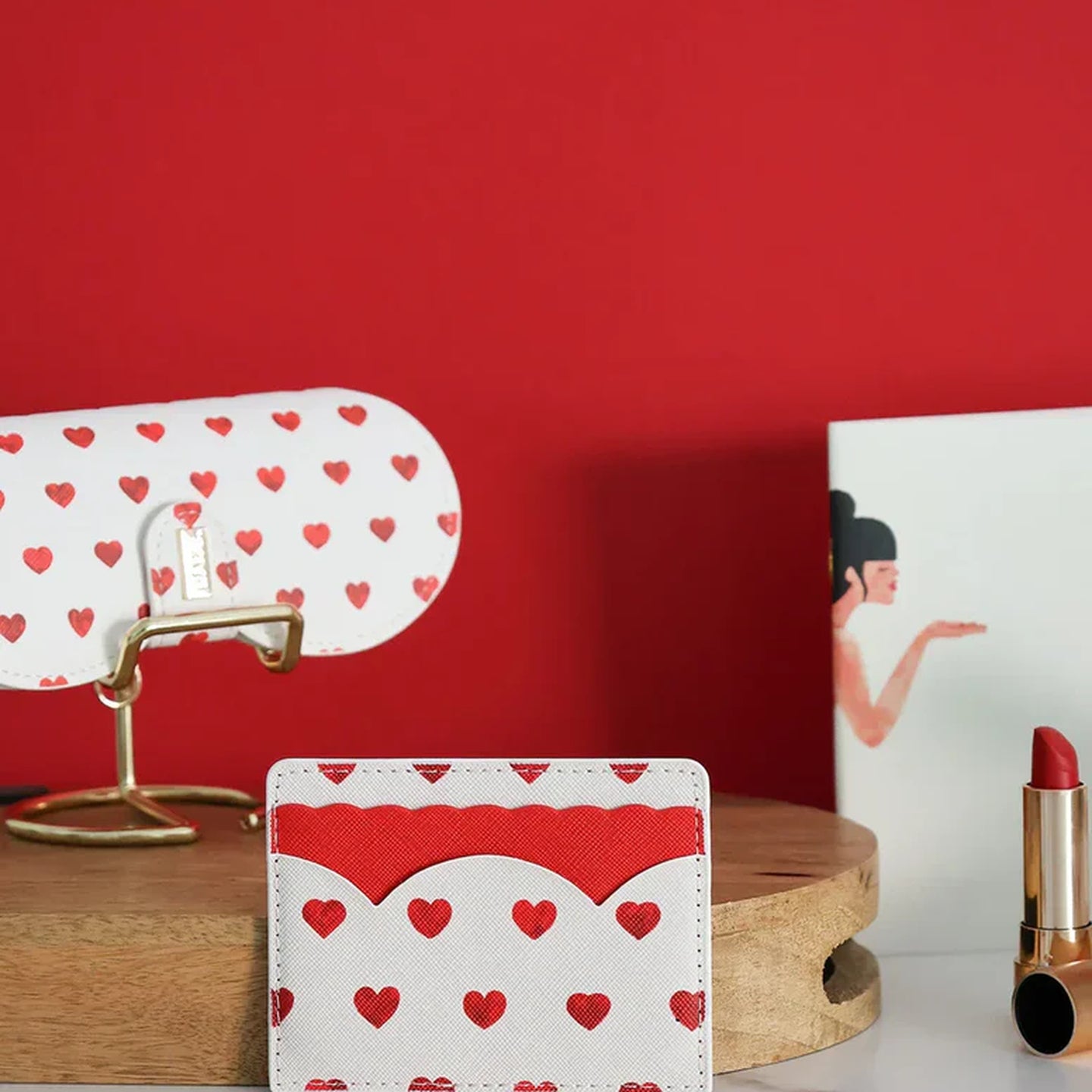Porte carte Petit Coeur avec motifs de cœurs rouges sur fond clair
