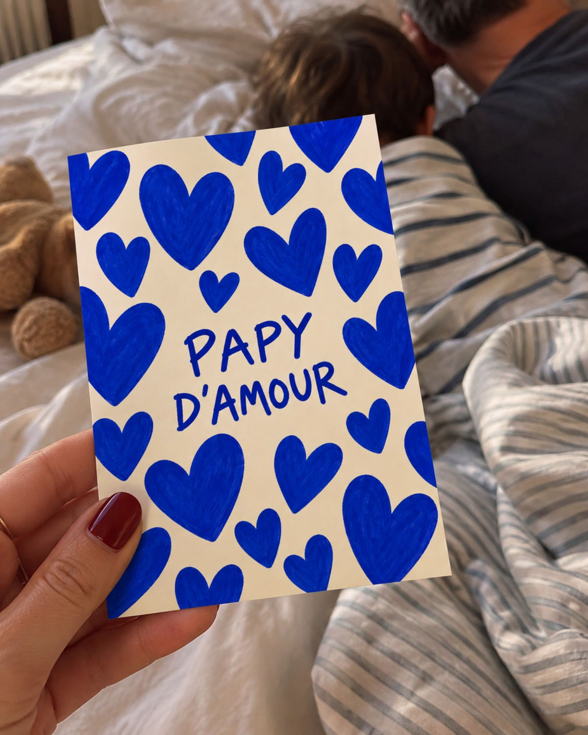 Carte personnalisée 'Papy d'amour' en vue lifestyle