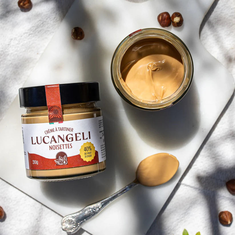 Pâte à tartiner noisette avec texture crémeuse et éclats de noisettes