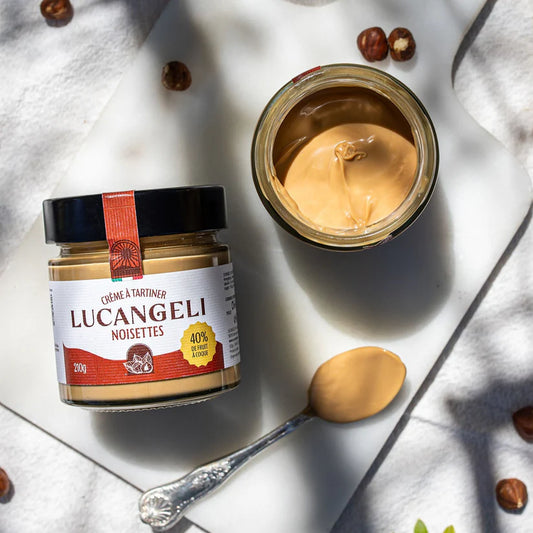 Pâte à tartiner noisette en pot avec texture crémeuse