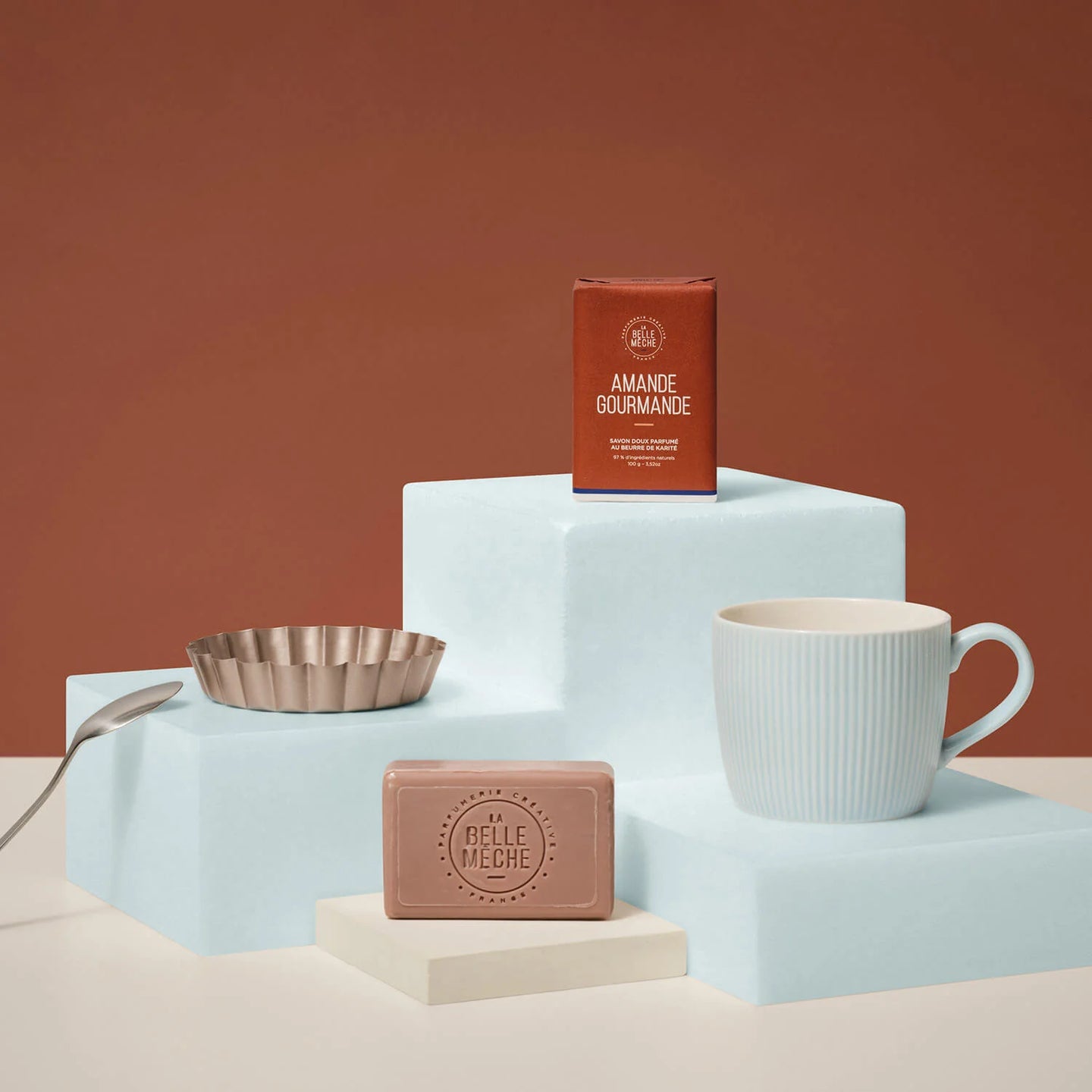 Savon solide Amande Gourmande avec texture crémeuse et douce