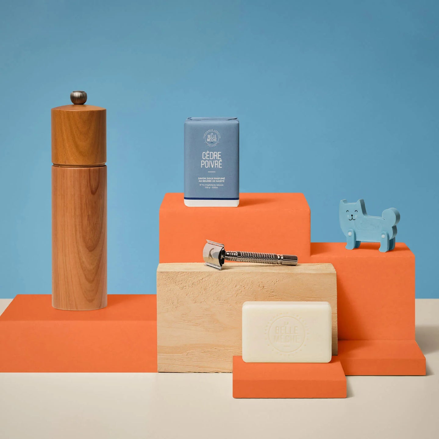 Savon au cèdre poivré avec texture marbrée et forme rectangulaire