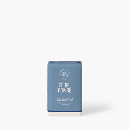 Savon au cèdre poivré avec texture marbrée et angles arrondis