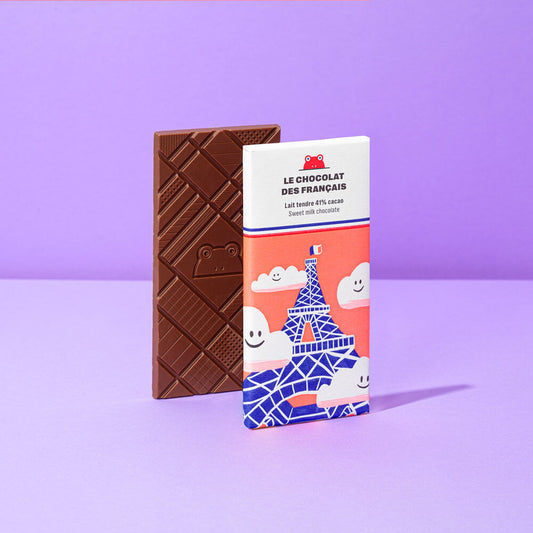 Tablette de chocolat au lait avec Tour Eiffel dans les nuages