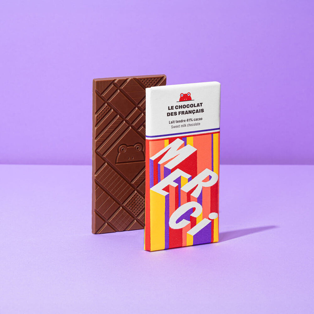 Tablette de chocolat au lait bio avec inscription 'Merci' en relief