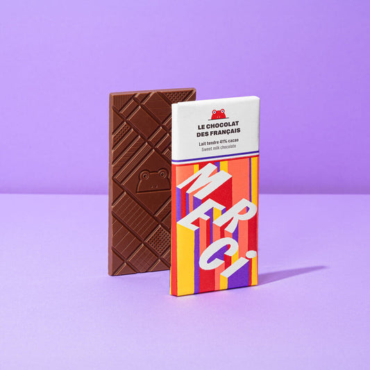Tablette de chocolat au lait bio avec inscription 'Merci' en relief