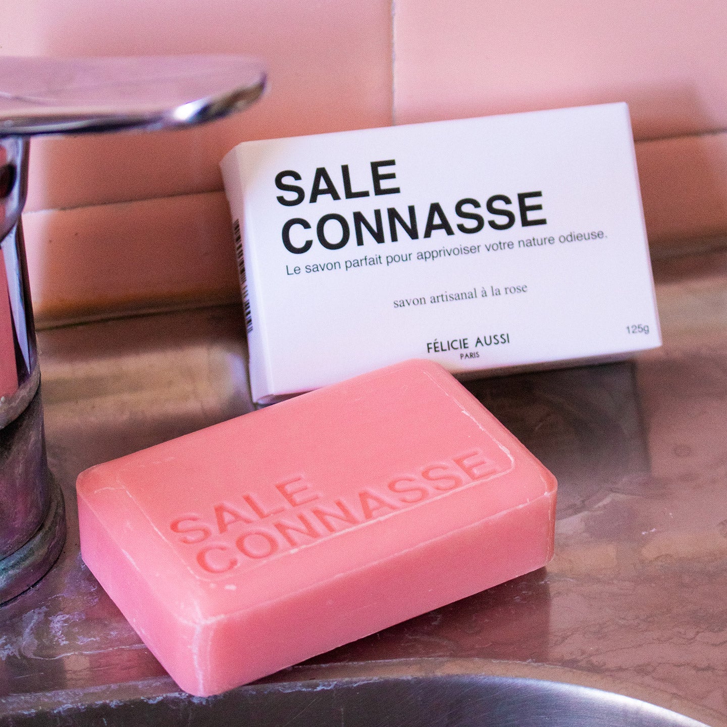 Savon humoristique Sale connasse - Petit Cube